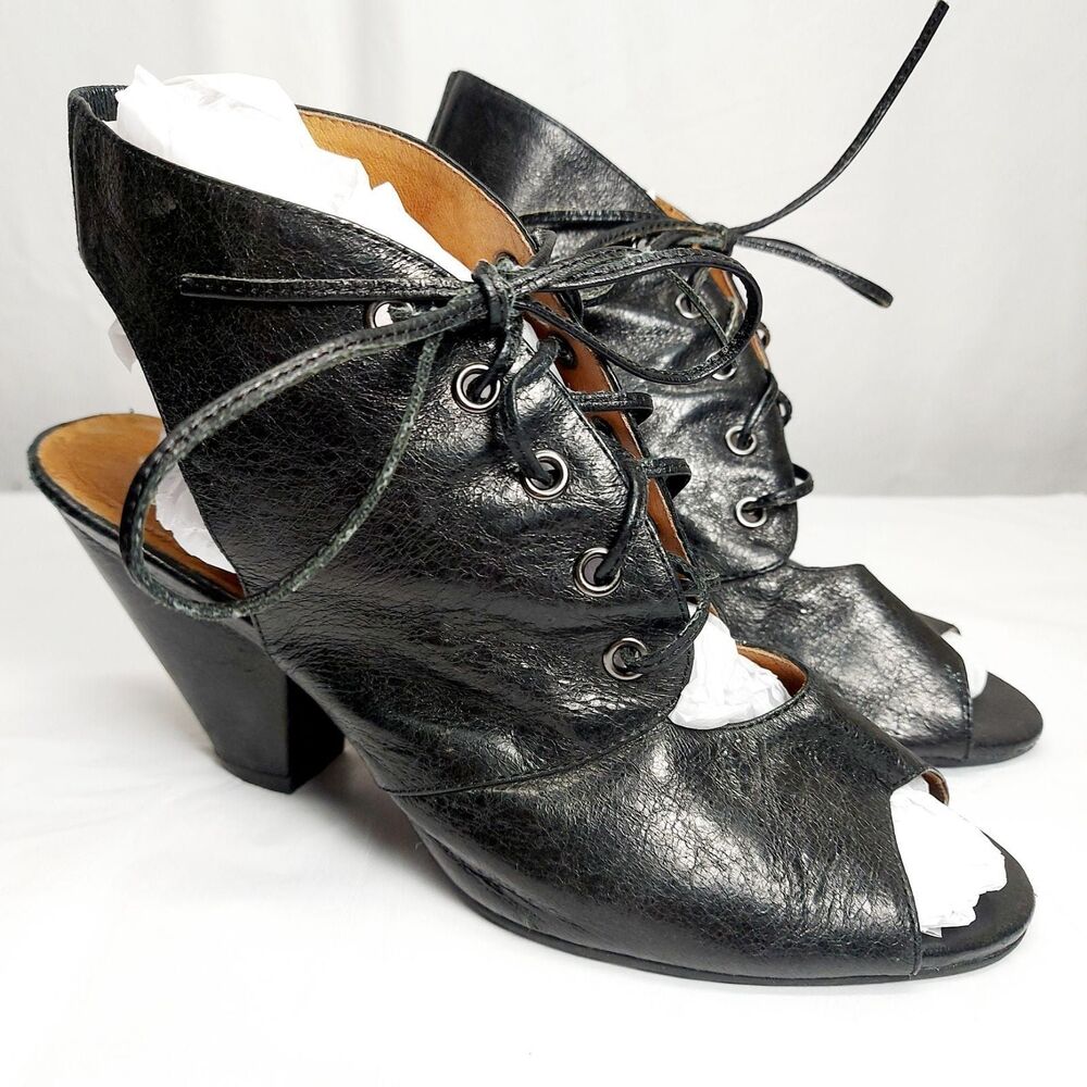 * Crown size 8 cone shaped heel toe cutout laces up high heel womens size 8